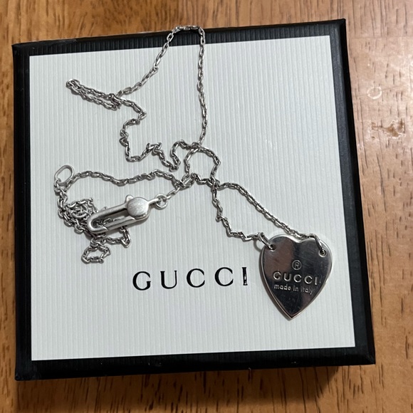 GUCCI TRADEMARK NECKLACE WITH HEART PENDANT - Picture 5 of 7